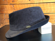 Load image into Gallery viewer, Velvet striped hat