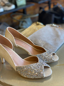 Silver glitter pump