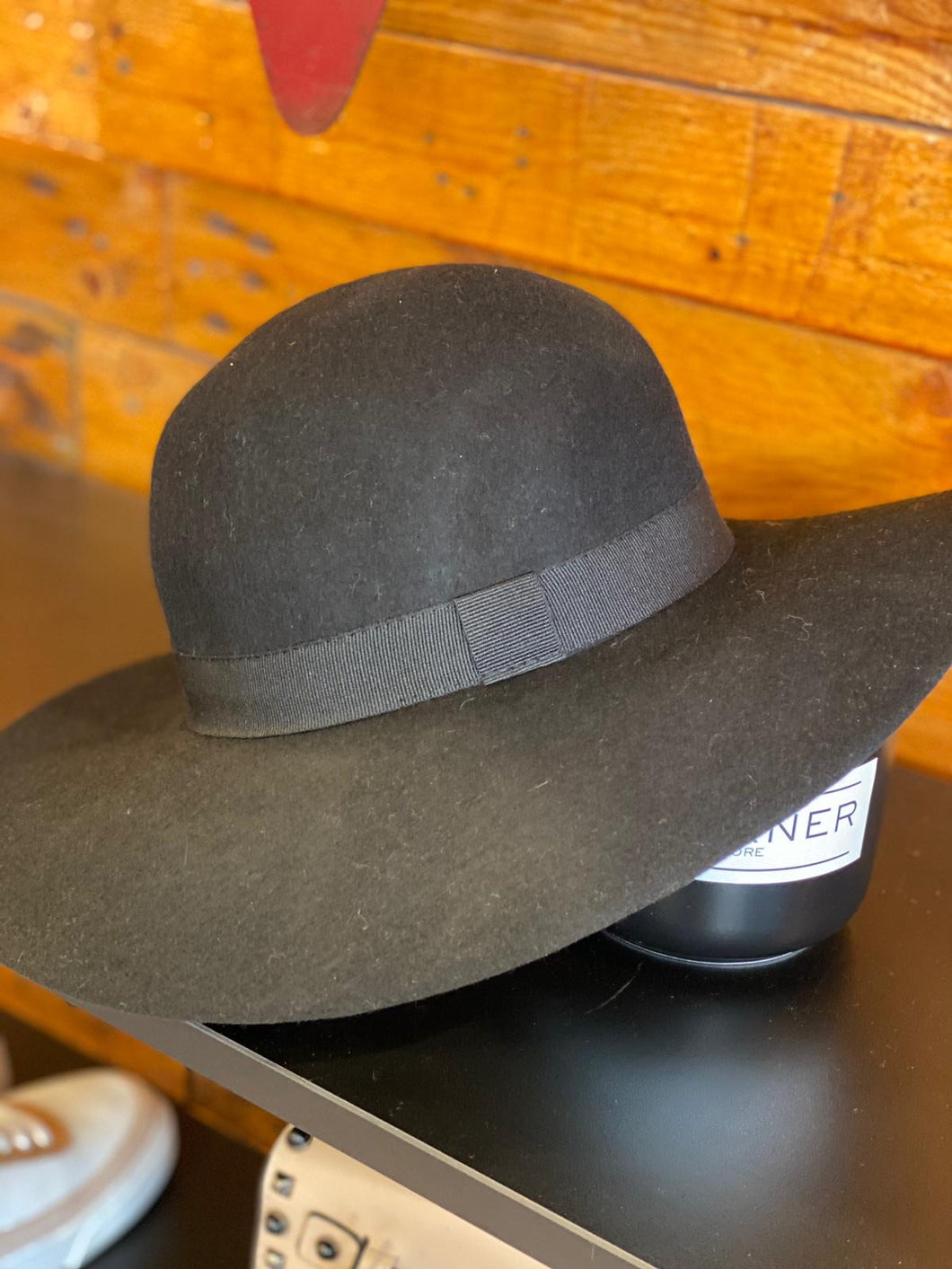Wool wide brimmed black