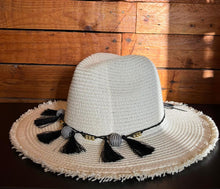 Load image into Gallery viewer, Beach hat - perfect beach hat with pompons