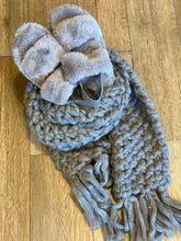 Load image into Gallery viewer, Grey faux fur slippers