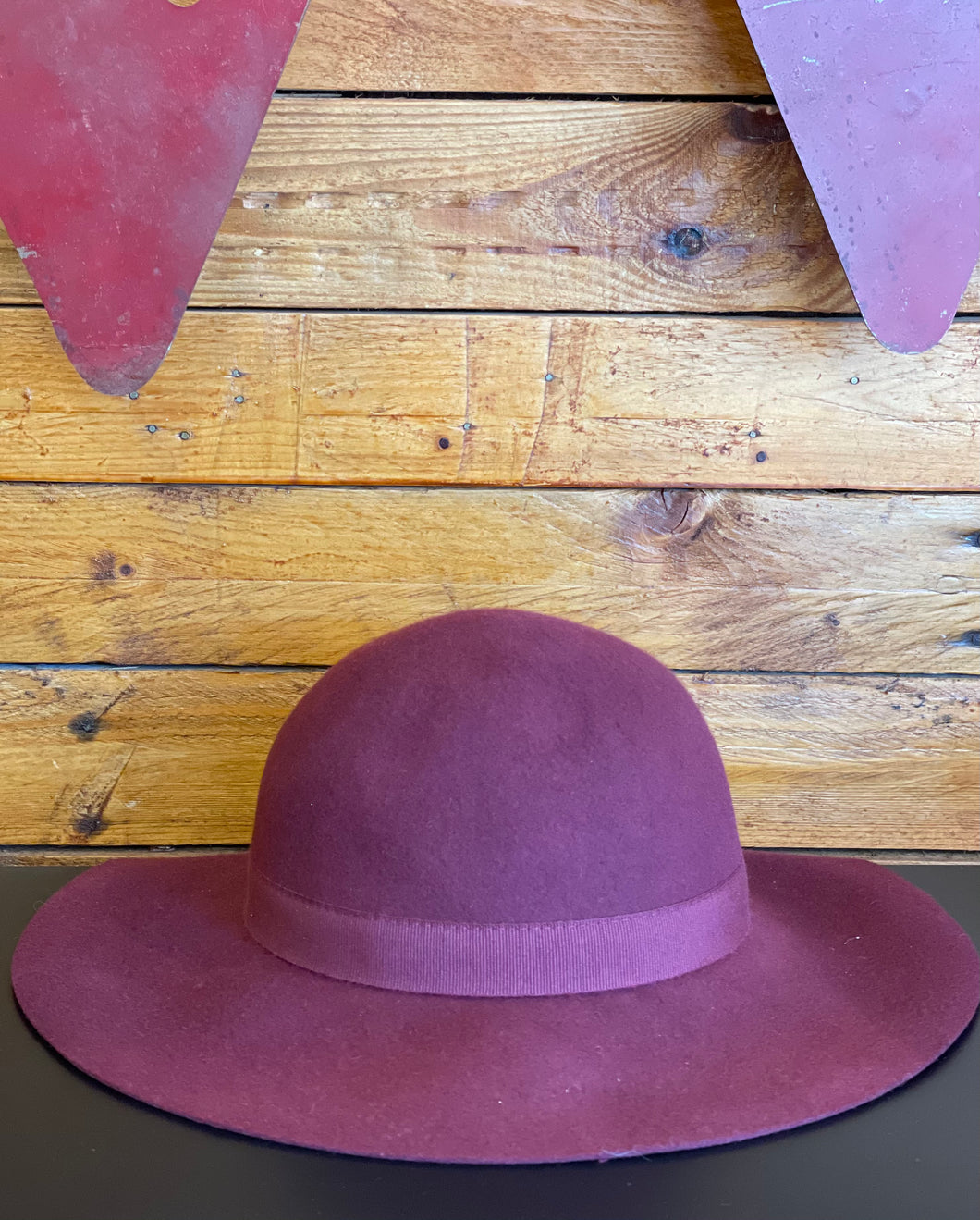 Wool wide brimmed burgundy