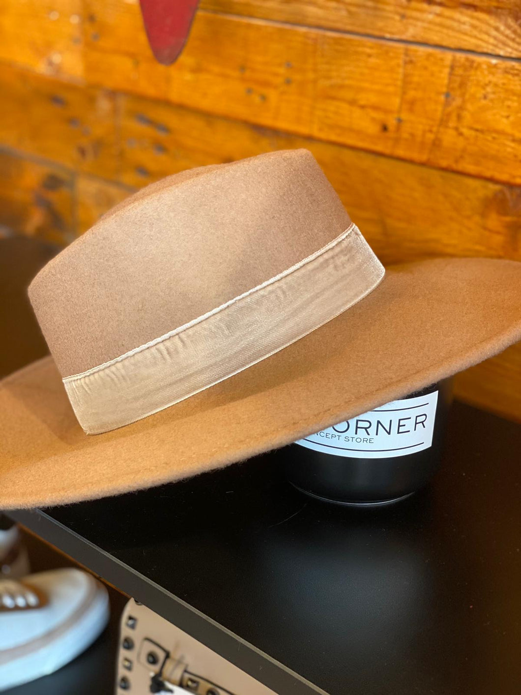 Chic wide brimmed camel