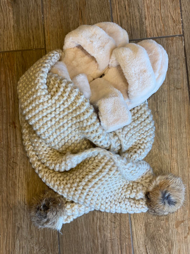 Beige  faux fur slippers